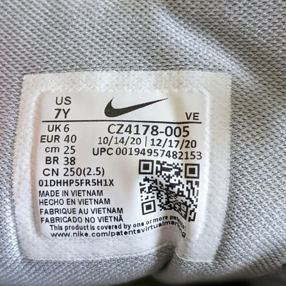 Nike Boys Air Zoom Pegasus 38 Size 7Y CZ4178-005 Black Gray Running Shoes - Picture 3 of 11